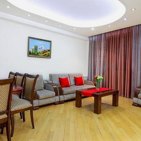 3 Bedroom Apartment Near Republic Square Γιερεβάν Εξωτερικό φωτογραφία