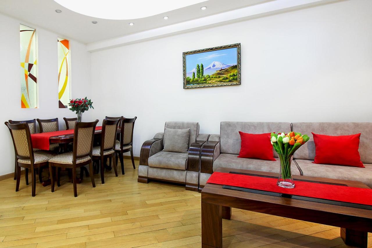 3 Bedroom Apartment Near Republic Square Γιερεβάν Εξωτερικό φωτογραφία