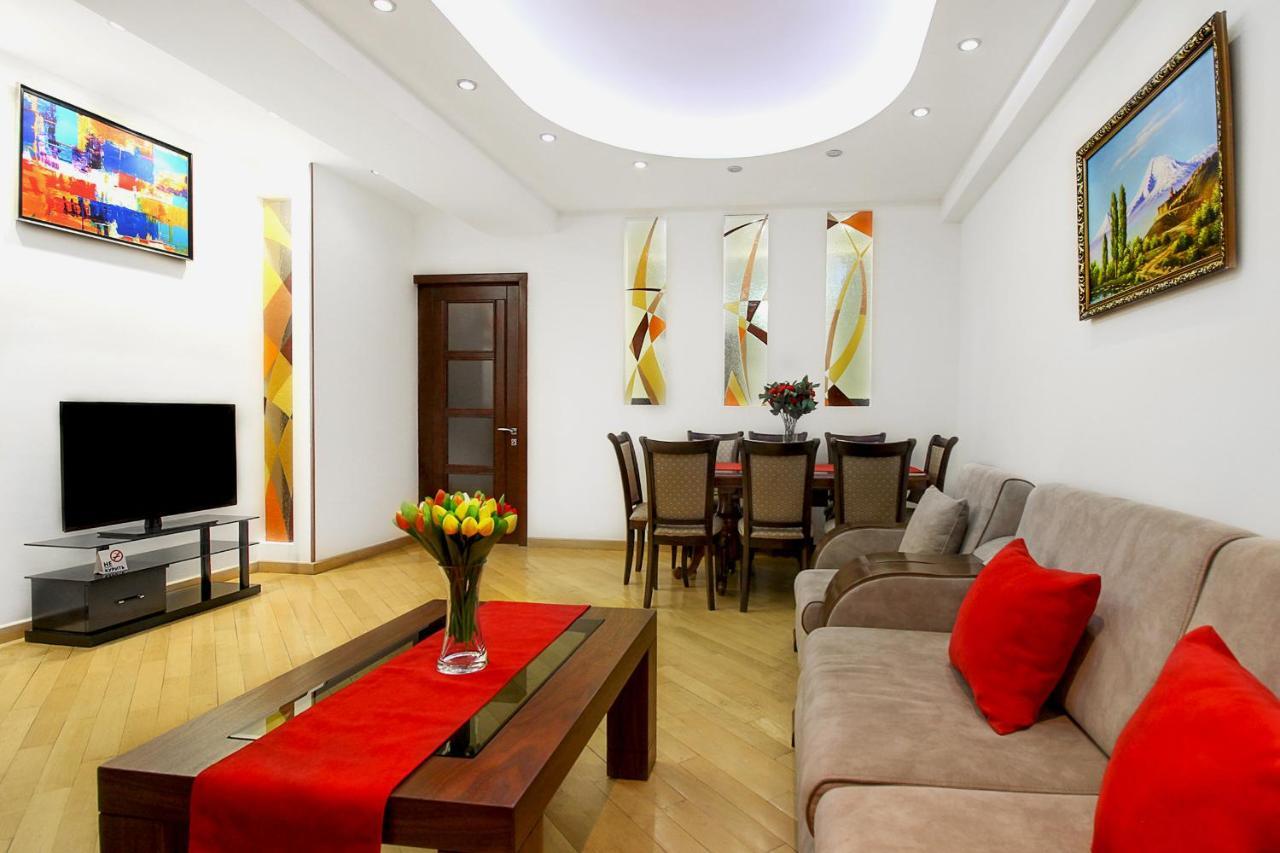 3 Bedroom Apartment Near Republic Square Γιερεβάν Εξωτερικό φωτογραφία