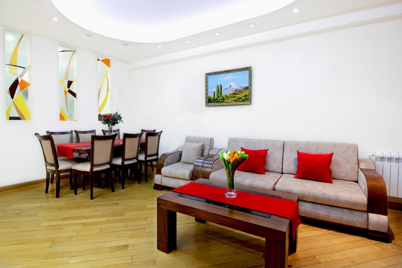3 Bedroom Apartment Near Republic Square Γιερεβάν Εξωτερικό φωτογραφία