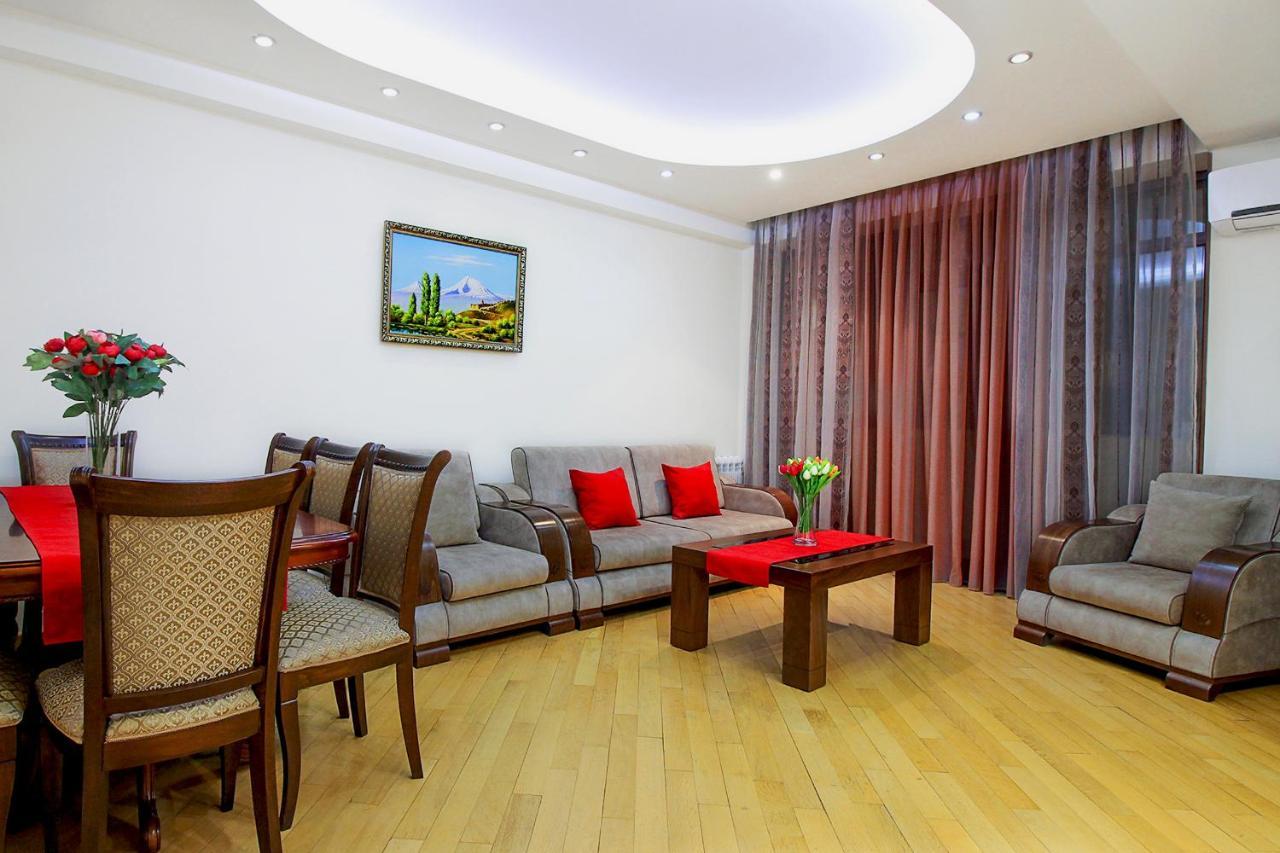 3 Bedroom Apartment Near Republic Square Γιερεβάν Εξωτερικό φωτογραφία